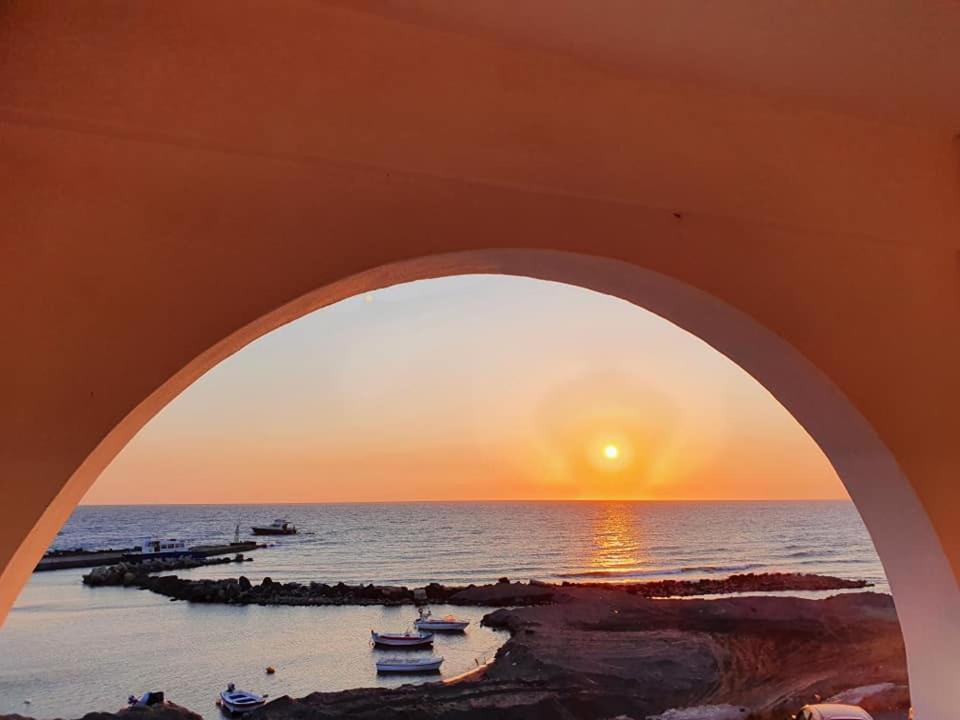 Rodothea And Adams On The Beach, Santorini Monolithos  Ngoại thất bức ảnh